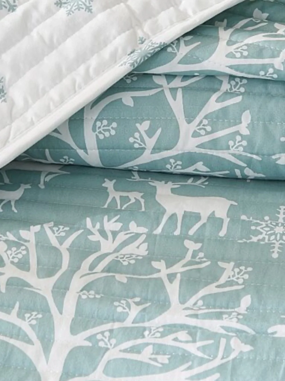 Winter Enchanted Woods Quilt Set Sage Green Woodland Pattern (Includes 2 Shams)